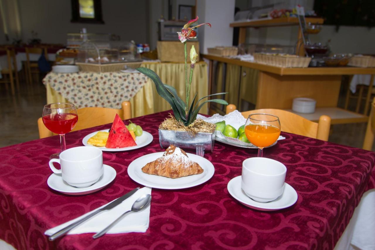 Hotel Trianon Bellaria-Igea Marina Buitenkant foto