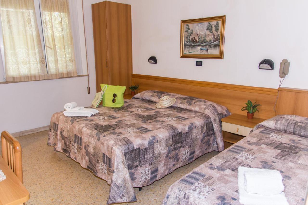 Hotel Trianon Bellaria-Igea Marina Buitenkant foto