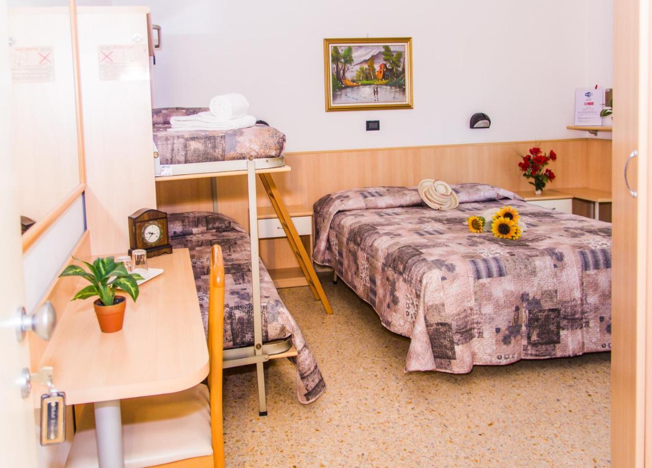 Hotel Trianon Bellaria-Igea Marina Buitenkant foto