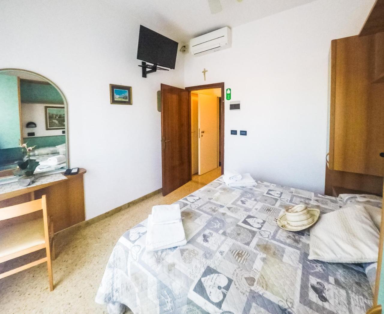 Hotel Trianon Bellaria-Igea Marina Buitenkant foto
