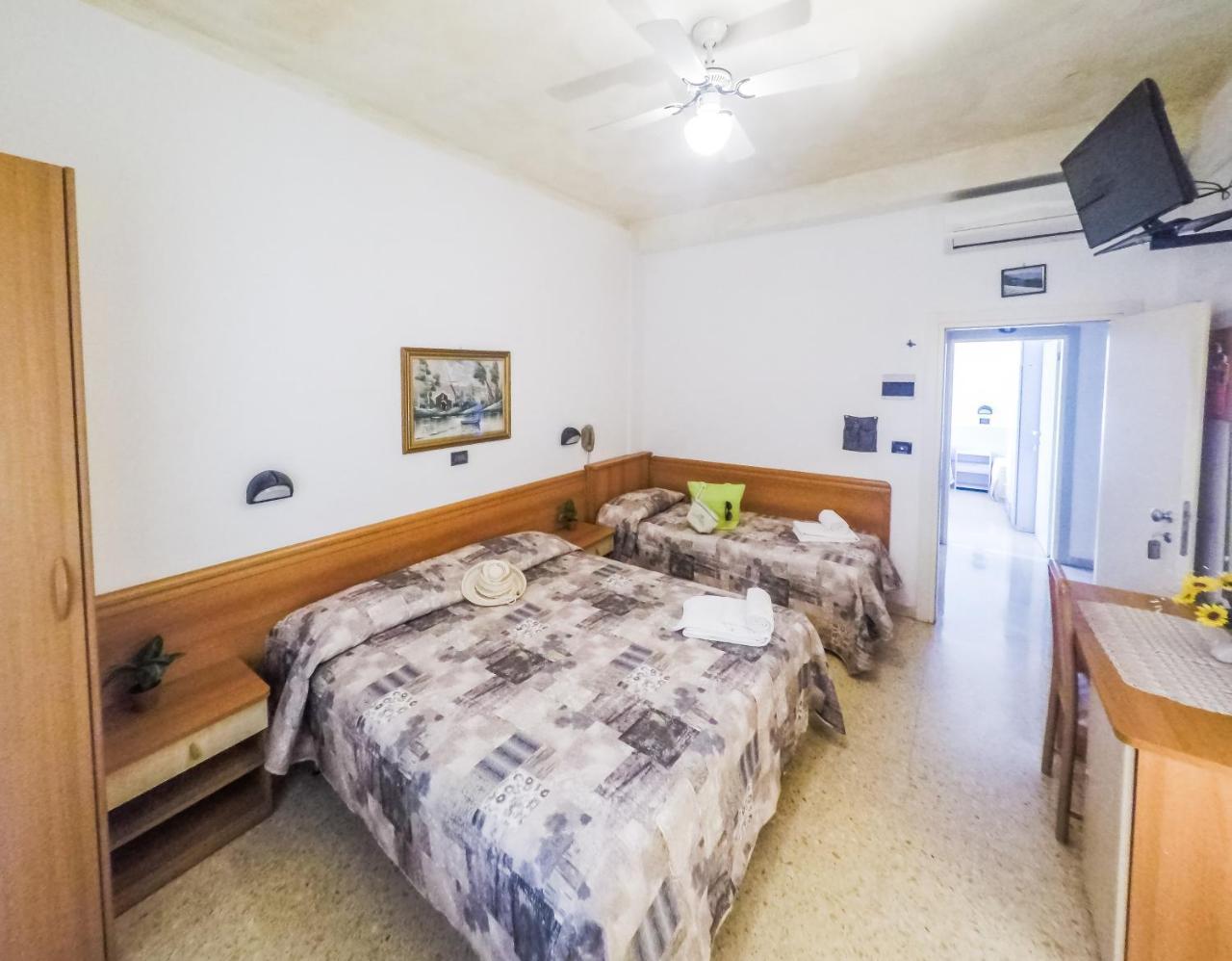 Hotel Trianon Bellaria-Igea Marina Buitenkant foto