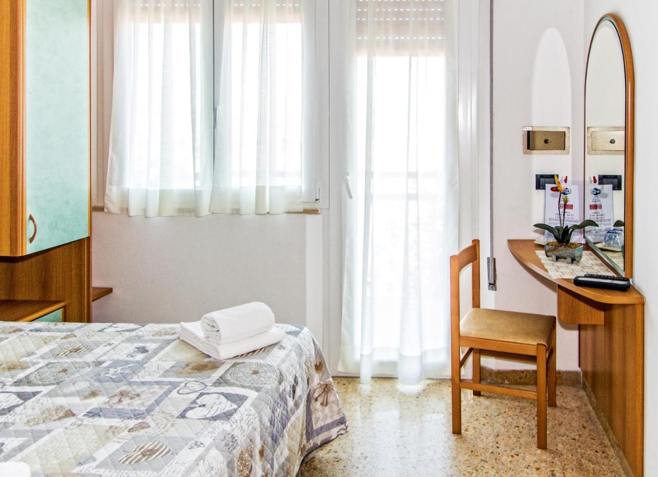 Hotel Trianon Bellaria-Igea Marina Buitenkant foto