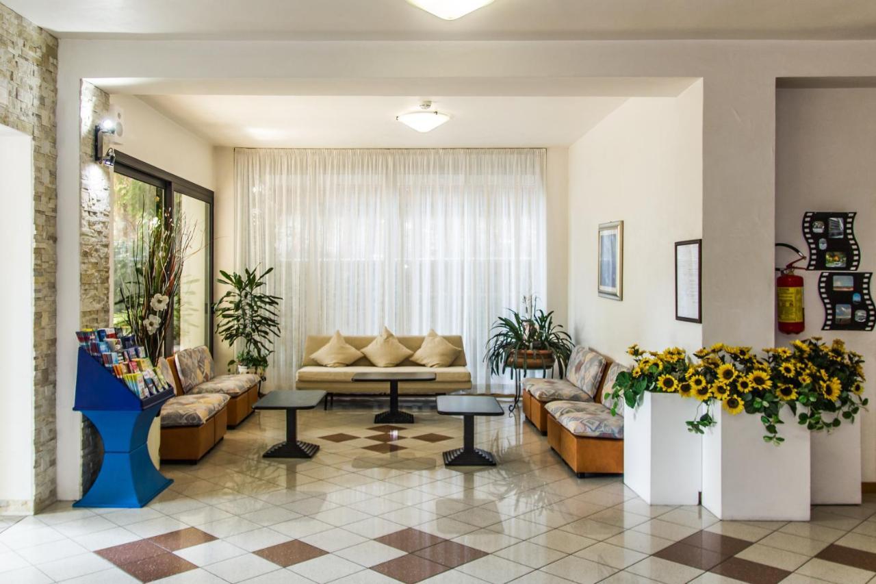 Hotel Trianon Bellaria-Igea Marina Buitenkant foto
